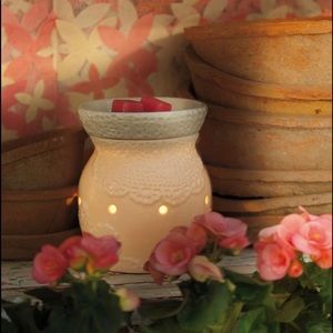 SOLD Scentsy Warmer Heirloom Porcelain Lace 25 watt Wax Warmer
